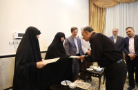 دیدار شهردار قم با خانواده شهیدان زین‌الدین